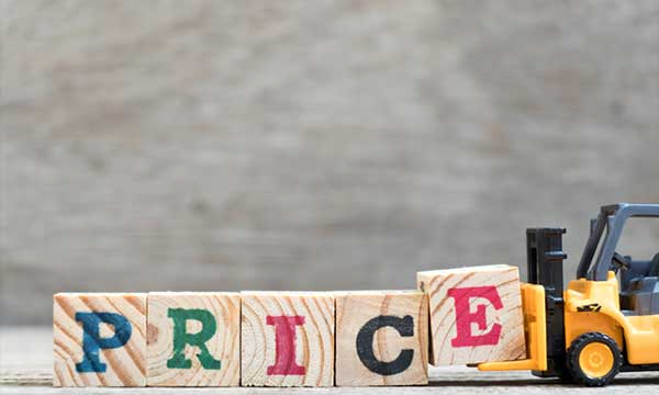 PRICEの一文字ずつが書かれた期のブロック