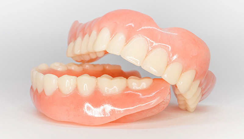 上下の総入れ歯
