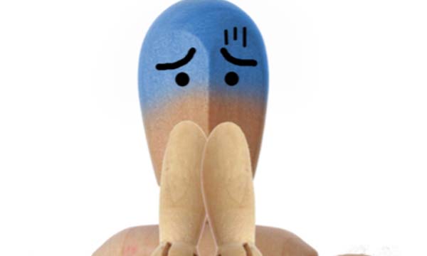 気分が悪くなり青ざめている人形