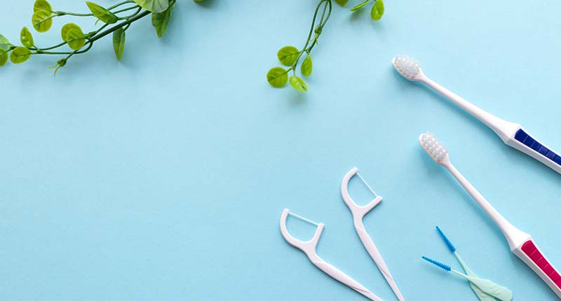 歯ブラシと歯間ブラシと糸ようじ